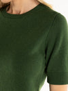 Verde escuro