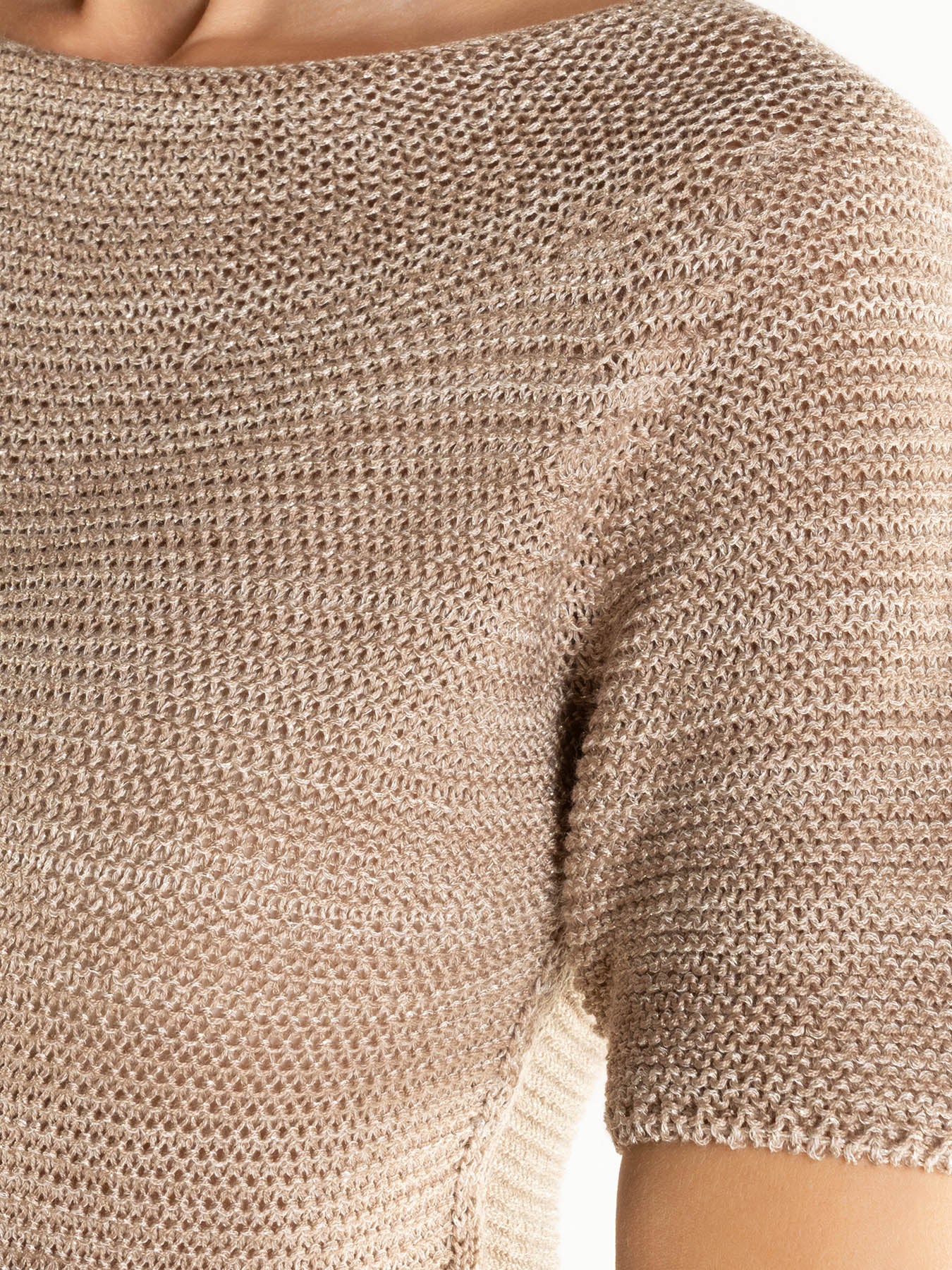 Bege acinzentado