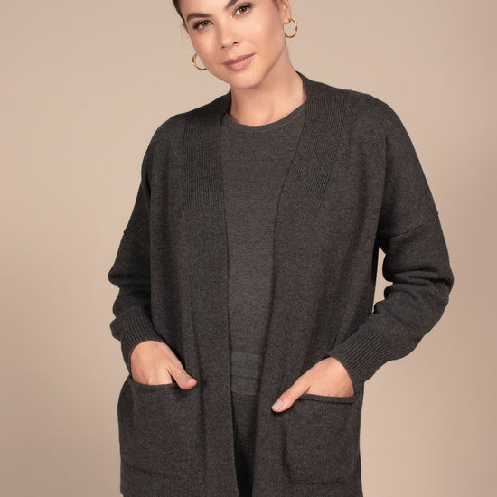Cinza escuro