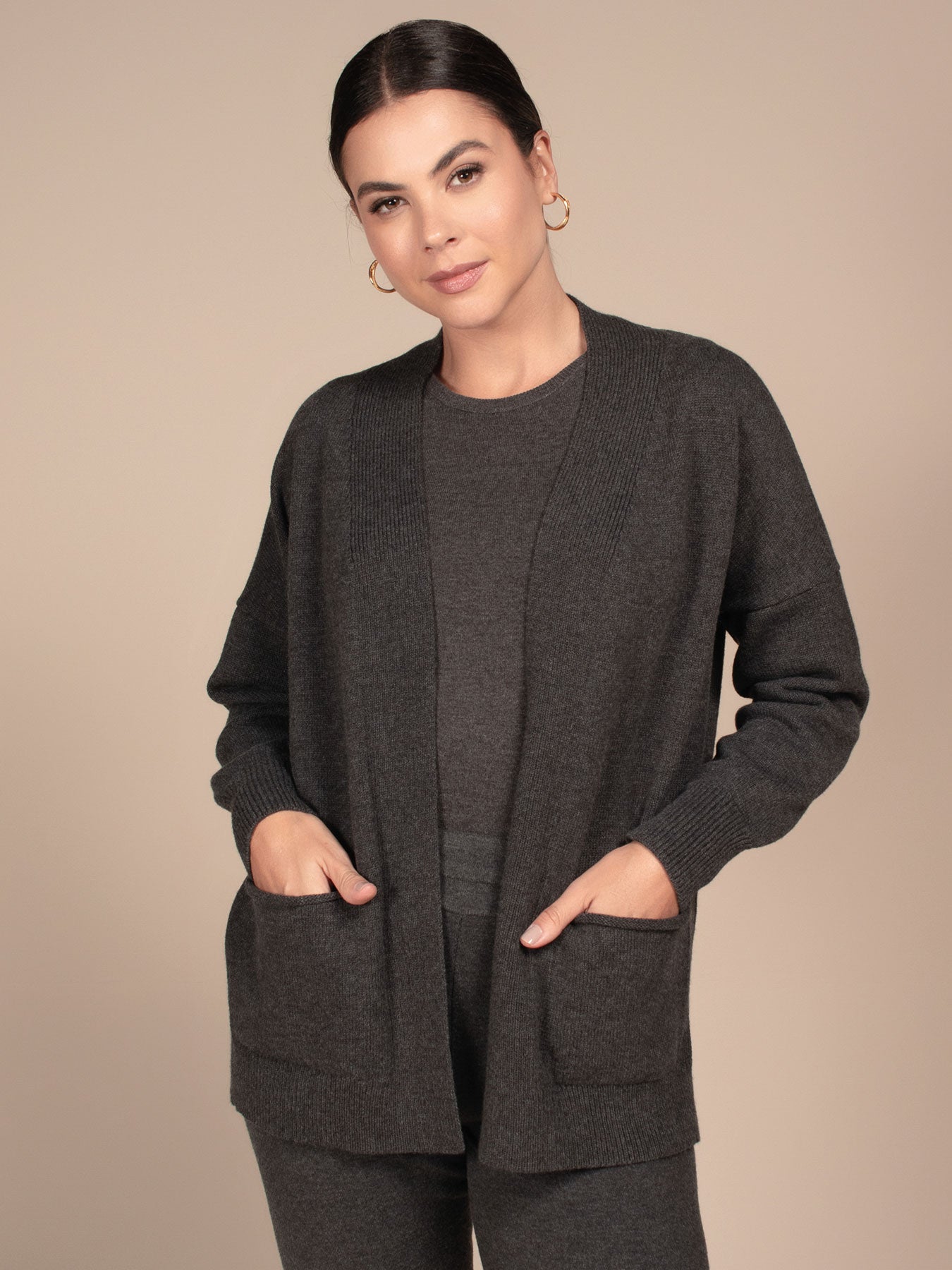 Cinza escuro