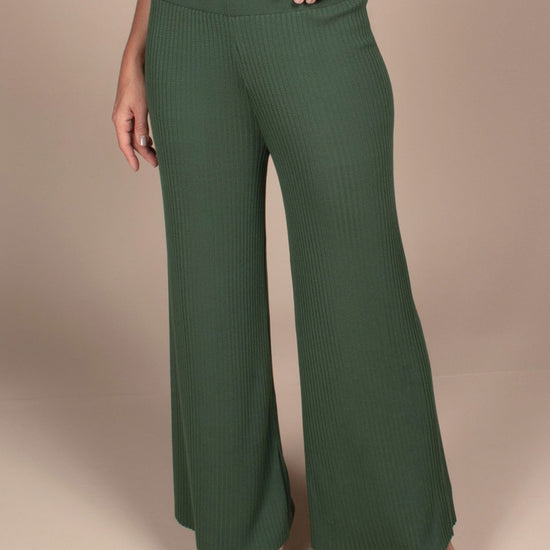 Verde escuro