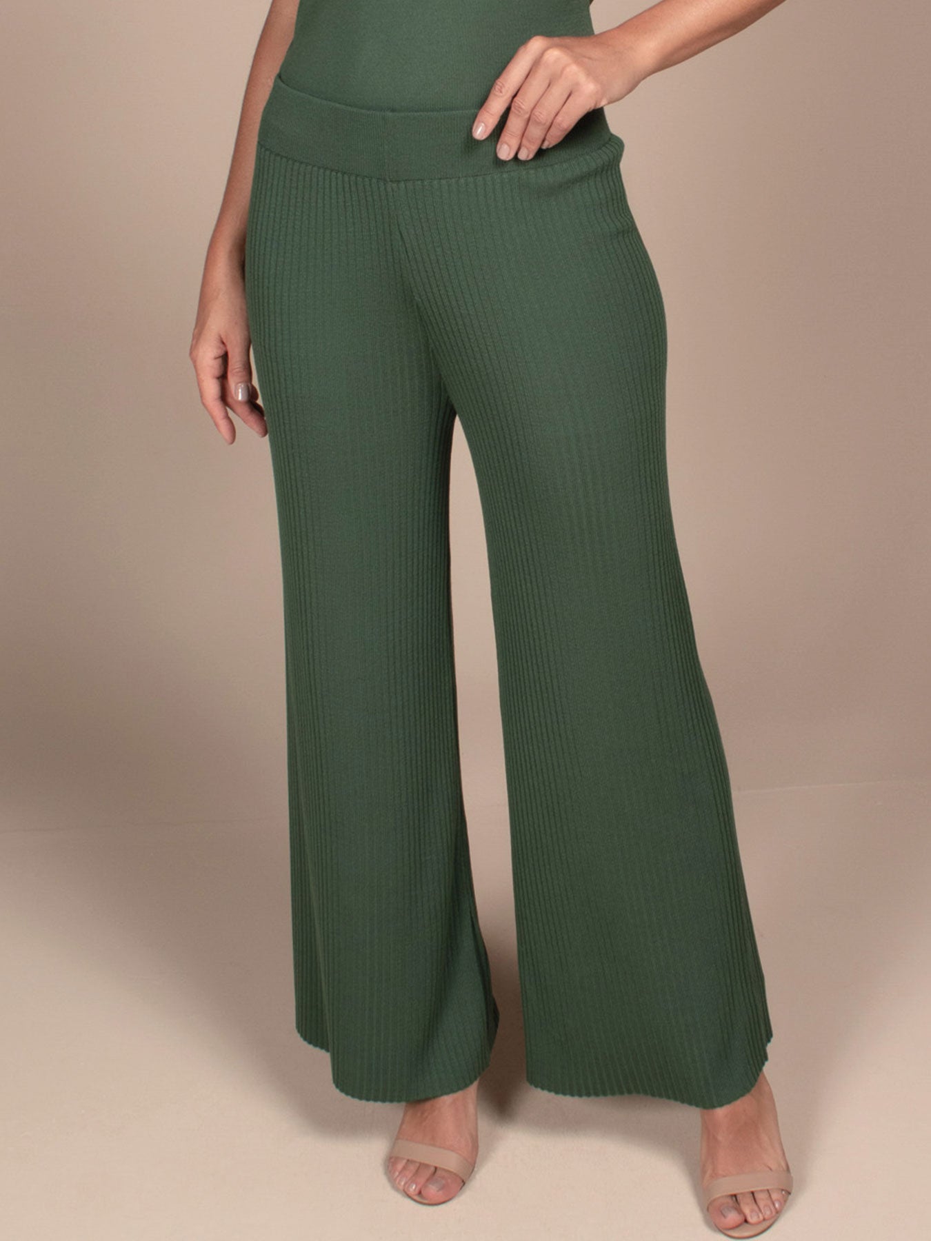 Verde escuro