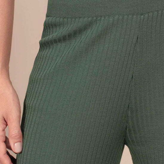 Verde escuro
