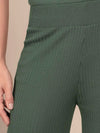 Verde escuro