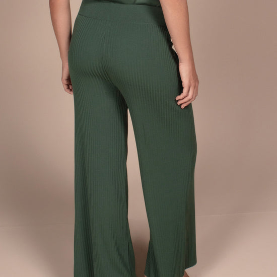 Verde escuro